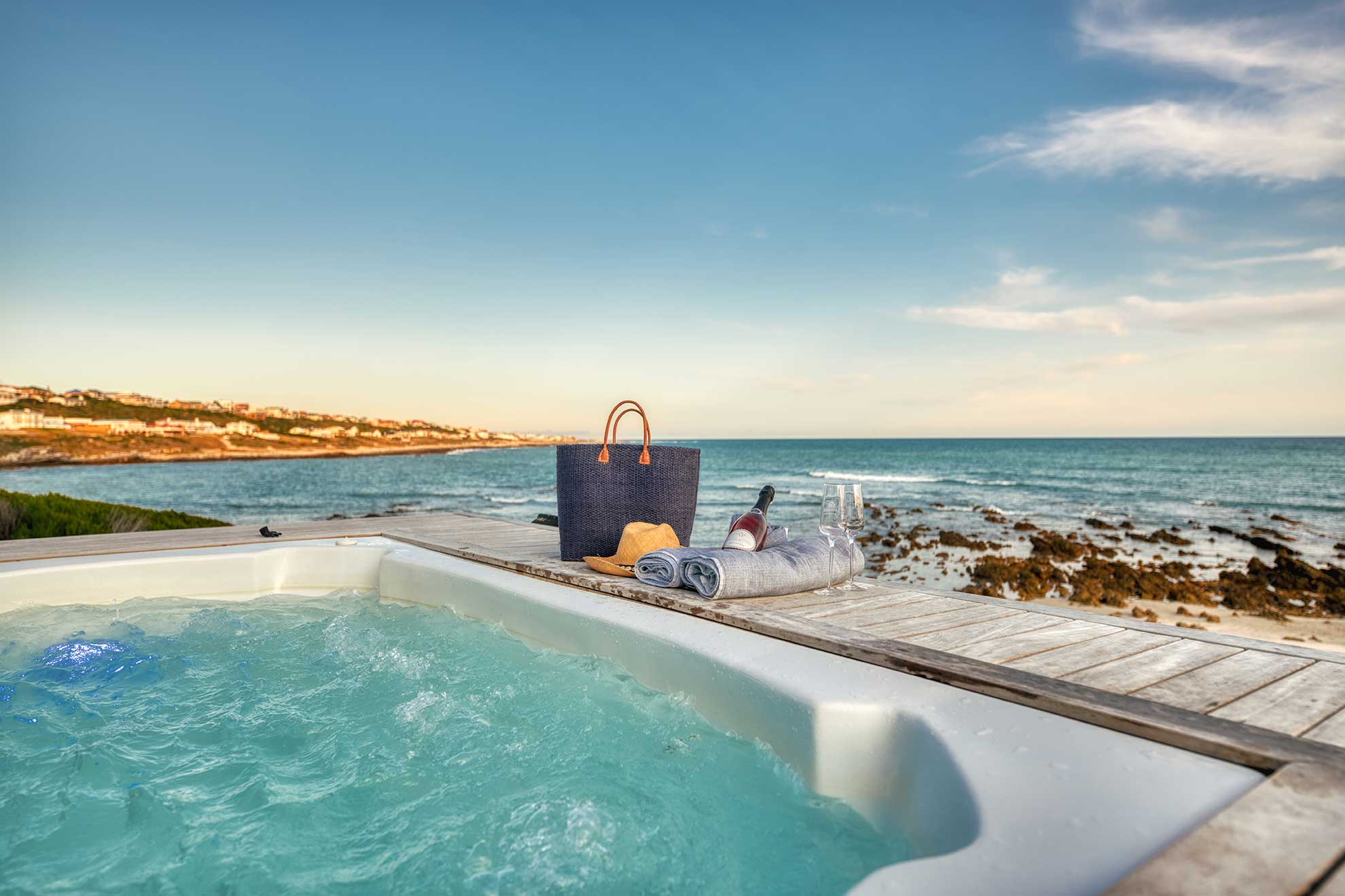 Jacuzzi on the deck at overlooking the ocean at Marlin Manor, Agulhas.